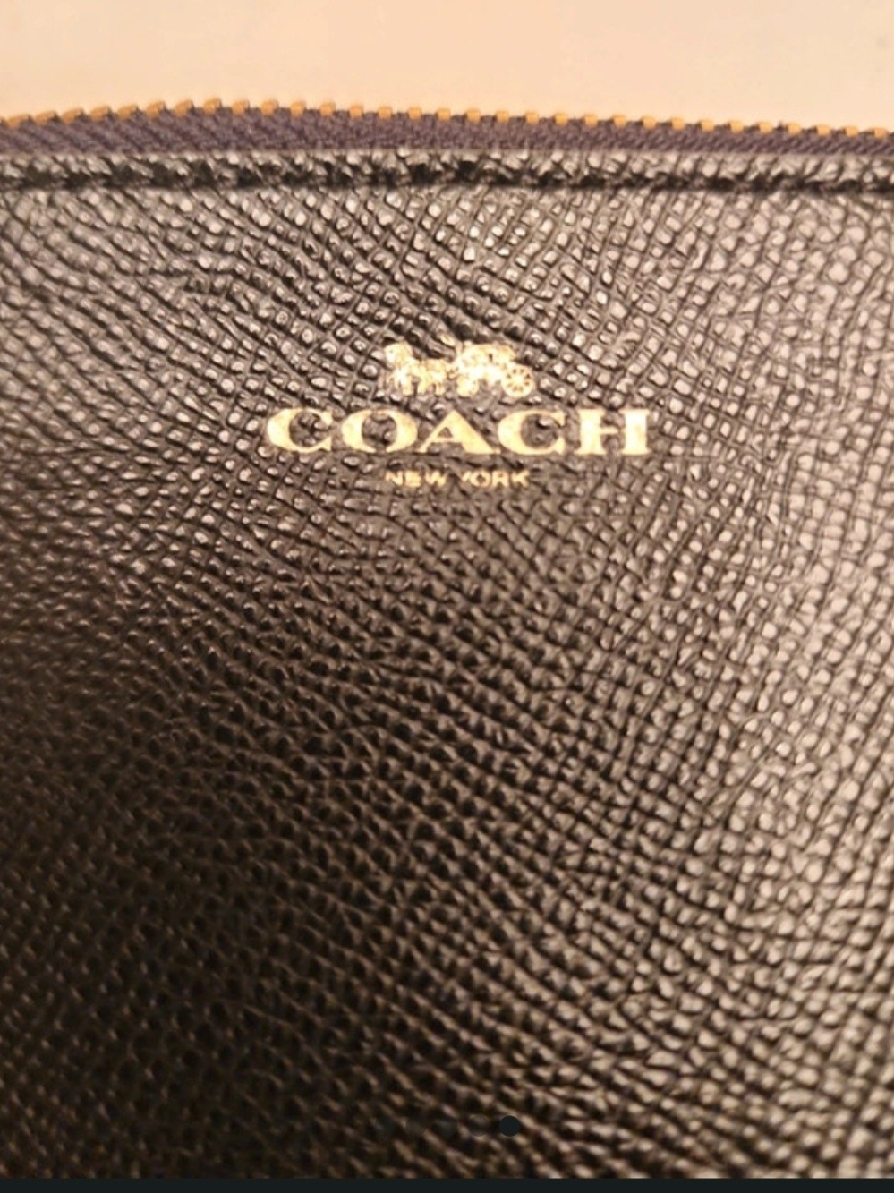 COACH Black Leather Zip Wallet - Signature Logo
